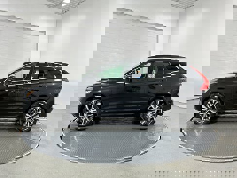 Used 2022 Volvo XC60 B5 Momentum w/ Climate Package image 18