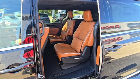 New 2026 Chrysler Pacifica Pinnacle w/ Trailer Tow Group image 15