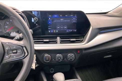 Used 2024 Chevrolet Trax LS w/ LS Convenience Package image 5