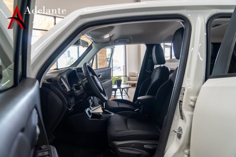 Used 2023 Jeep Renegade Latitude image 9