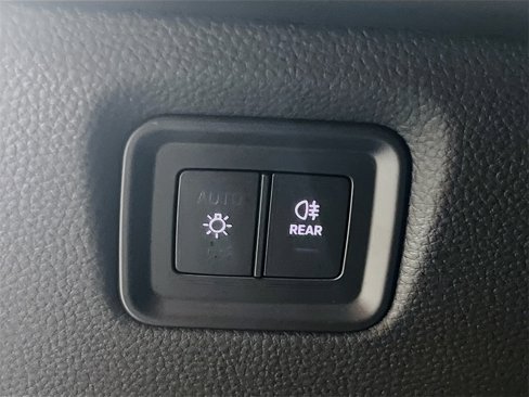 Used 2025 Porsche Cayenne image 11
