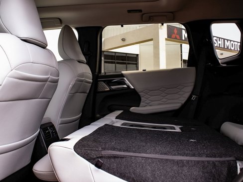 New 2025 Mitsubishi Outlander AWD image 37