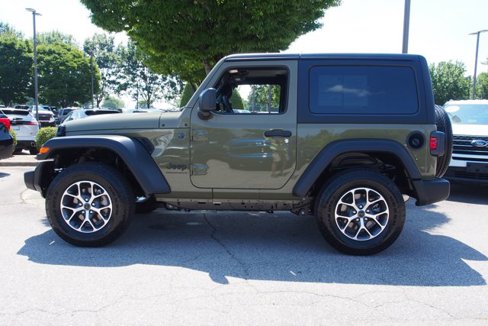 Used 2025 Jeep Wrangler Sport image 4