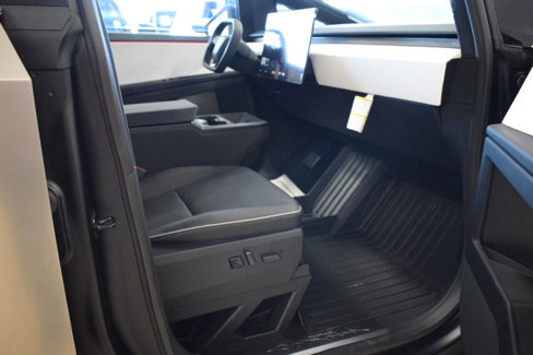 Used 2024 Tesla Cybertruck AWD Crew Cab image 17