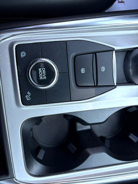 Used 2022 Ford Explorer XLT w/ Equipment Group 202A image 18