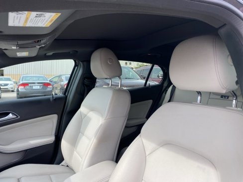 Used 2019 Mercedes-Benz GLA 250 4MATIC image 11