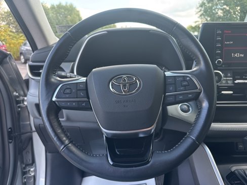 Used 2021 Toyota Highlander XLE image 10