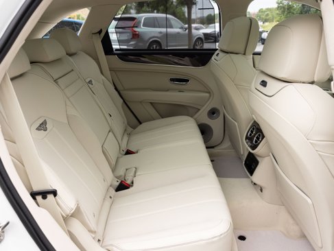 New 2025 Bentley Bentayga image 54