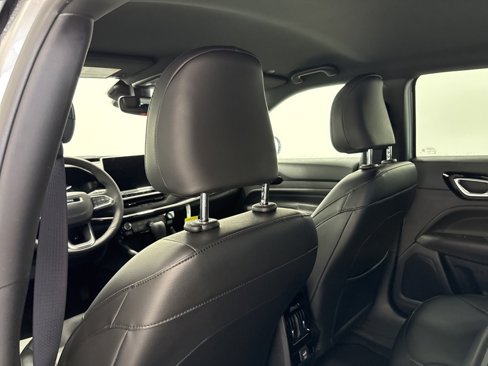 New 2026 Jeep Compass Limited image 18