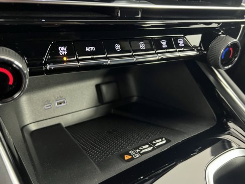 New 2025 Chevrolet Traverse LT w/ LPO, Floor Liner Package image 21