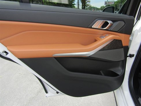 Used 2024 BMW X7 xDrive40i w/ Premium Package image 33
