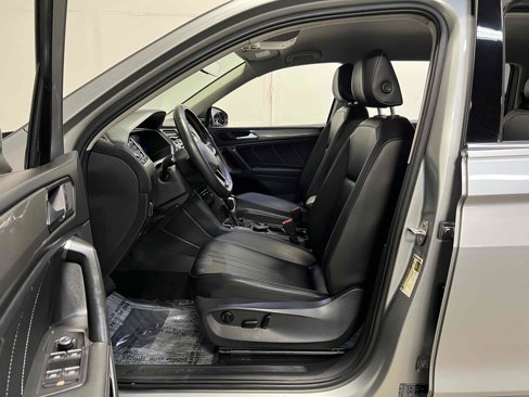 Used 2022 Volkswagen Tiguan SE image 6