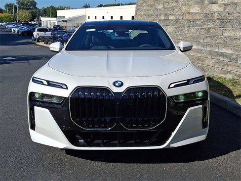New 2026 BMW 760i xDrive image 2