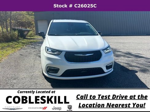 New 2026 Chrysler Pacifica Select image 2