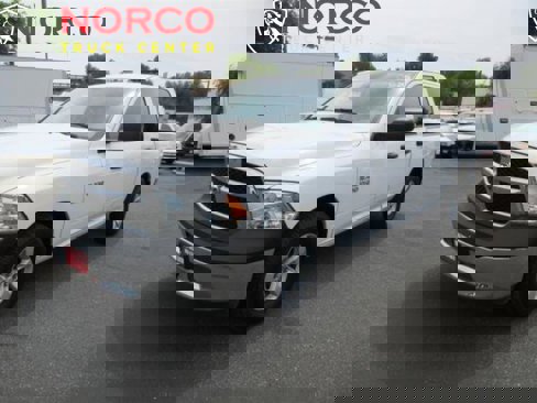 Used 2018 RAM 1500 Tradesman w/ Chrome Appearance Group image 4
