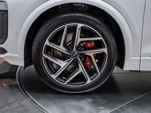 New 2025 Audi SQ6 e-tron Prestige image 13