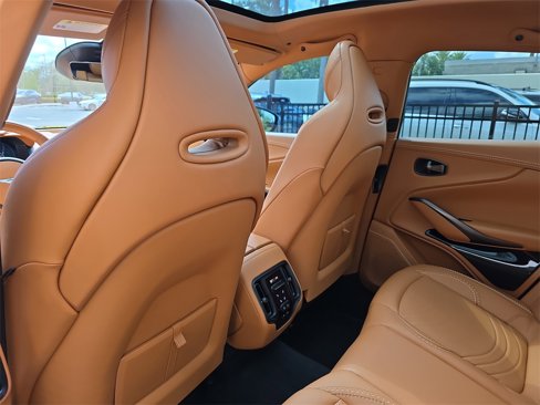 Used 2023 Aston Martin DBX image 17
