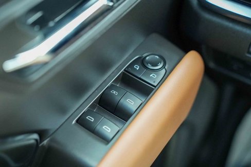 Used 2025 GMC Canyon AT4 image 33