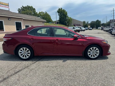Used 2019 Toyota Camry LE image 2