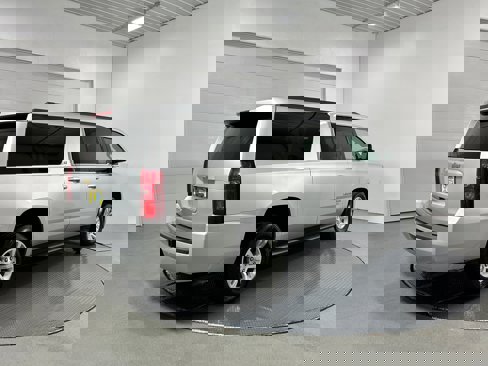 Used 2020 Chevrolet Suburban LT image 37