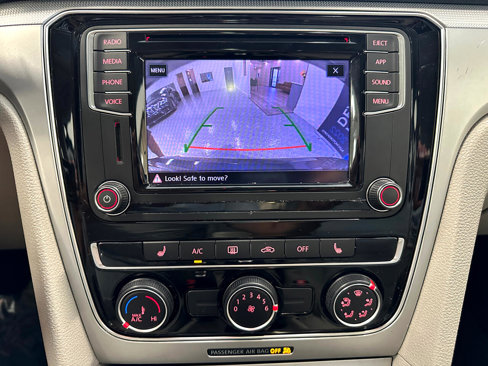 Used 2019 Volkswagen Passat Wolfsburg Edition image 36