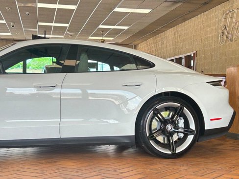 Used 2024 Porsche Taycan image 9