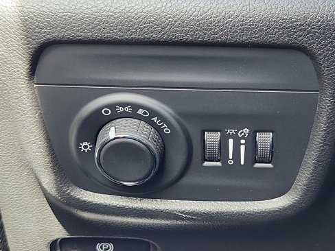 New 2025 Jeep Grand Cherokee Altitude image 31
