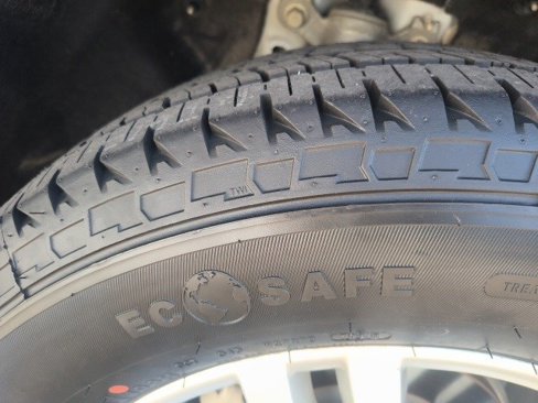 Used 2022 Ford Explorer XLT w/ Equipment Group 202A image 9