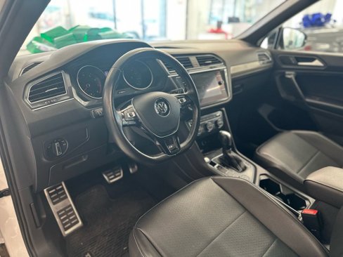 Used 2021 Volkswagen Tiguan SE R-Line image 17