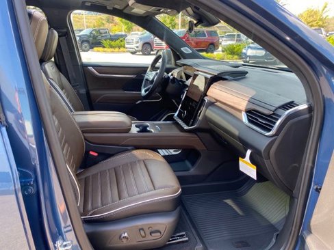 New 2026 GMC Acadia Denali Ultimate w/ LPO, Floor Liner Package image 59