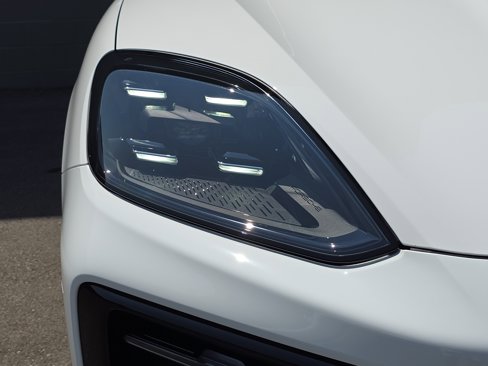 New 2025 Porsche Cayenne image 11