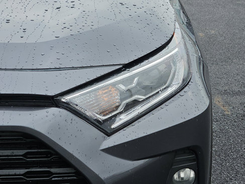 Used 2021 Toyota RAV4 XLE image 9