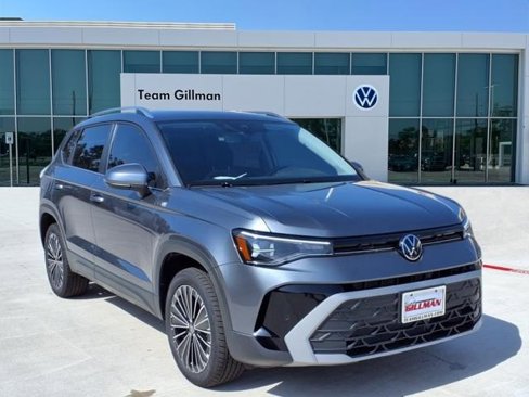 New 2025 Volkswagen Taos SE image 1