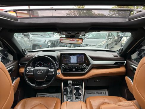 Used 2021 Toyota Highlander Platinum image 21
