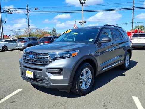 Certified 2023 Ford Explorer XLT image 3