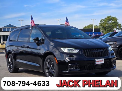 New 2026 Chrysler Pacifica Select image 1