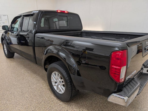 Used 2018 Nissan Frontier SV image 2