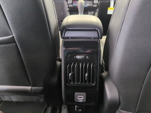 New 2025 Jeep Compass Latitude w/ Altitude Special Edition image 17