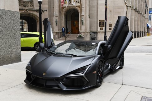 Used 2024 Lamborghini Revuelto image 1
