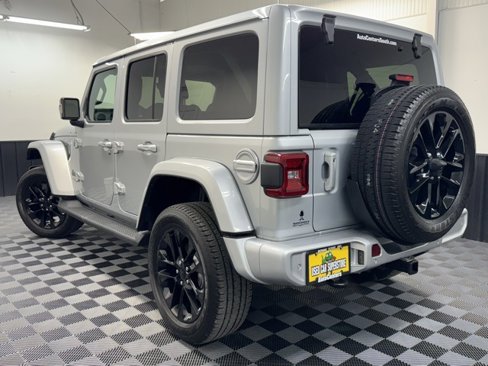 Used 2022 Jeep Wrangler Unlimited Sahara image 4