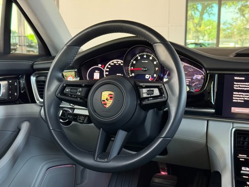 Used 2023 Porsche Panamera 4 w/ Premium Package image 43