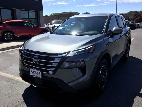 New 2025 Nissan Rogue SV image 2