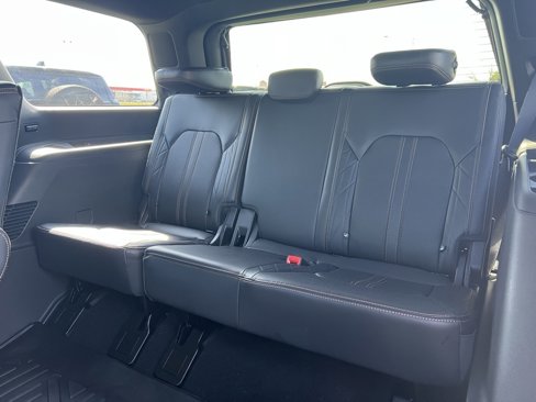 Used 2024 Ford Expedition Platinum image 23
