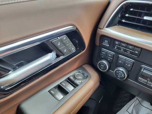 New 2025 Chevrolet Suburban High Country image 26