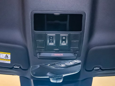 New 2025 Land Rover Defender 90 S image 17