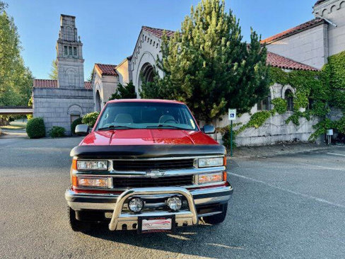 Used 1999 Chevrolet Suburban 4WD w/ Preferred Equipment Group 2 image 3