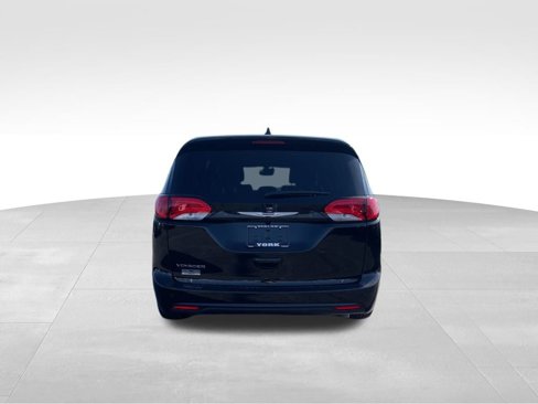 New 2026 Chrysler Voyager LX image 4