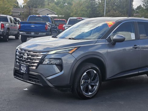 Used 2024 Nissan Rogue SV image 10