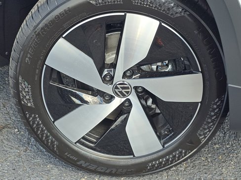 New 2025 Volkswagen Taos S image 18