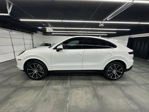 Used 2023 Porsche Cayenne Coupe image 3